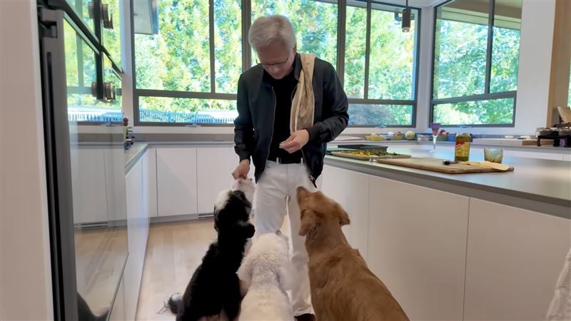 黃仁勳輝達帝國後的Dog Power功不可沒。(圖/輝達粉專)