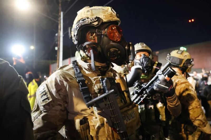 全副武裝的國民兵。（圖／翻攝自X平台 @KABBFOX29）