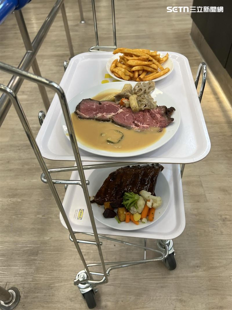 網友指控到台中IKEA吃晚餐，爐烤牛疑似沒煮熟，他們吃了之後上吐下瀉。（圖／網友song_leessang授權提供）