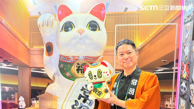 獨/旅展驚見「日本市長打工」推招財貓城