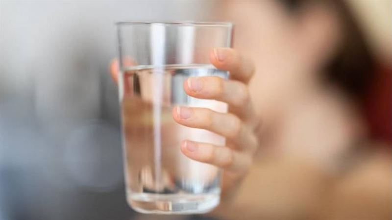 喝水有時刻表！醫揭8黃金時段助排毒瘦身