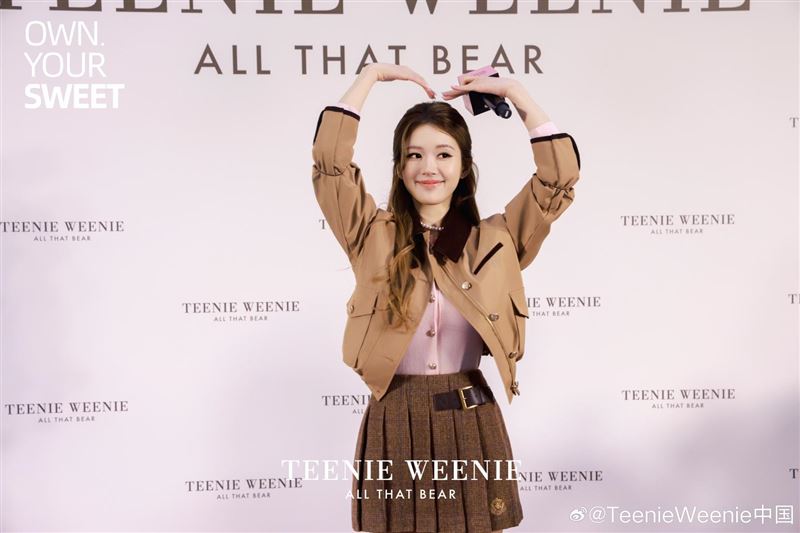 趙露思現身西安某百貨公司擠進萬人造成活動被迫中斷。（圖／翻攝TeenieWeenie中國&nbsp;微博）
