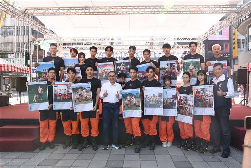 2026新北消防形象月曆新，義賣銷售所得扣除必要成本，全數捐贈「新北市好日子愛心大平台」公益用途。（圖／新北消防提供）