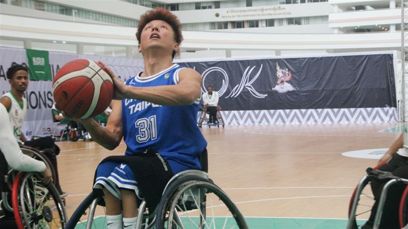台灣輪椅籃球代表隊蘇駿上籃。（圖／中華帕拉林匹克總會提供）