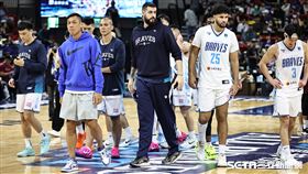 PLG例行賽，富邦勇士主場開幕戰76：112慘敗給台鋼獵鷹。（圖／記者劉彥池攝影）