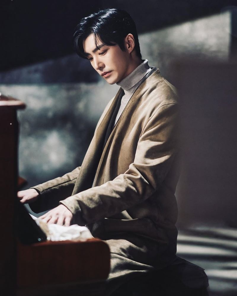南韓39歲音樂劇男星金駿永憑藉多部夯劇正值顛峰（圖／翻攝自IG @jjun___0）