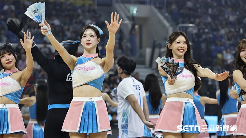 PLG富邦勇士「韓籍3本柱」李晧禎、李雅英教球迷應援。（圖／記者劉彥池攝影）