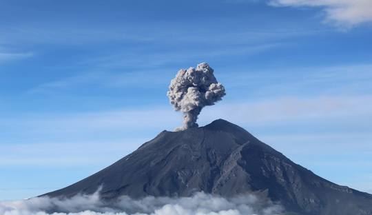波波卡特佩特火山，也稱為煙峰，是墨西哥境內第2高山，也是世界上最活躍的火山之一。(圖/翻攝維基百科)