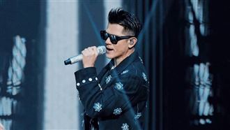 郭富城唱到一半突然催婚！罕聊三寶爸心情