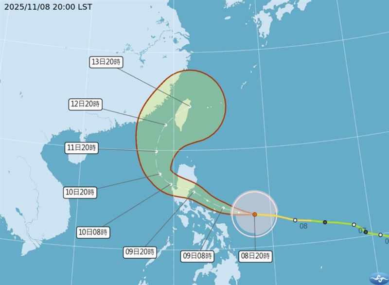 氣象署最新預估路徑出爐，鳳凰13日從宜蘭出海。（圖／中央氣象署）