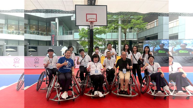 中華帕拉林匹克總會穆閩珠會長（第一排右2）帶領同仁協助輪椅籃球推廣活動。（圖／中華帕拉林匹克總會提供）