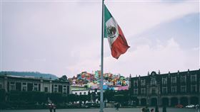 墨西哥烏魯阿潘市市長卡洛斯．曼佐，日前在參加亡靈節活動時，遭人近距離連開7槍身亡。示意圖。（翻攝自pexels）