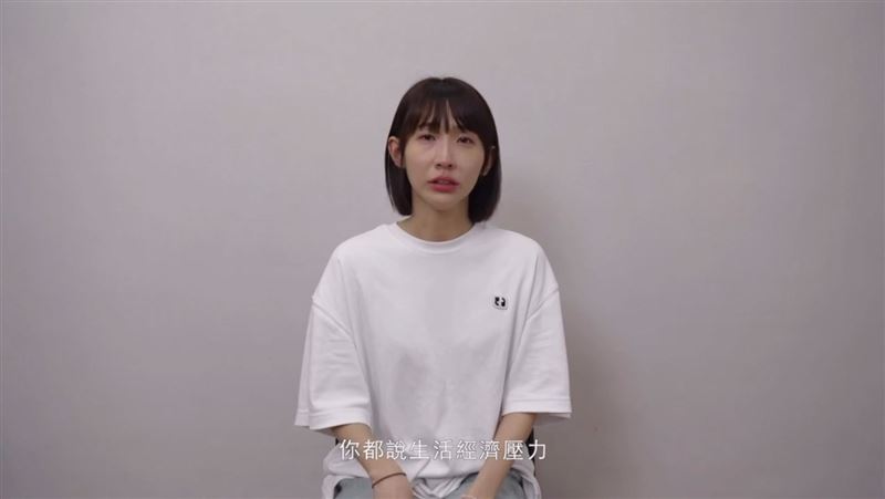 粿粿在鏡頭前淚崩致歉。（圖／翻攝自粿粿IG）
