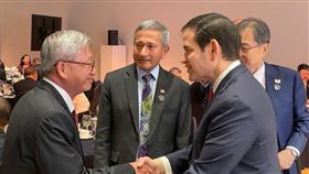 吳誠文會美國務卿盧比歐 交流人工智慧國科會主委吳誠文（圖左）與美國國務卿盧比歐（Marco Rubio）（圖右）及其他APEC成員經濟體官方代表。（APEC台灣代表團提供）中央社記者潘姿羽傳真 114年11月1日