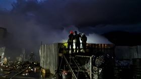 神父劉一峰物流倉庫紙類回收區2度起火。（圖／翻攝自「劉一峰神父二手物流官網」臉書）