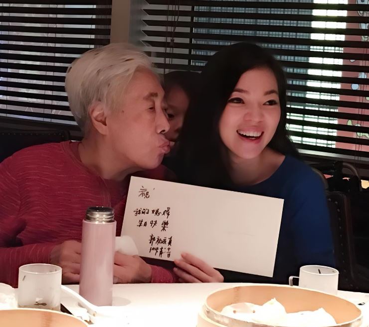 鴻海創辦人郭台銘母親郭初永真（左）6日辭世，享嵩壽100歲。（圖／翻攝自曾馨瑩IG）