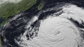 鳳凰颱風來勢洶洶。（圖／取自國家災害防救科技中心）