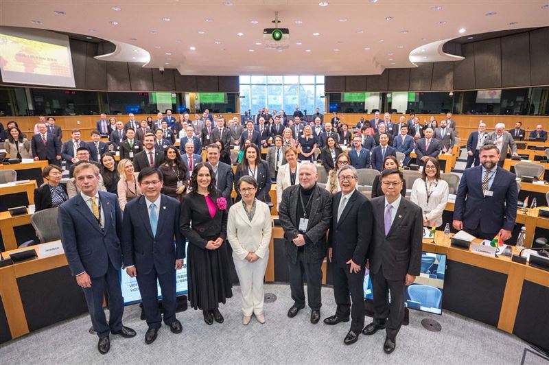 林佳龍部長陪同蕭美琴副總統應邀前往歐洲出席「對中政策跨國議會聯盟（IPAC）」布魯塞爾年會發表演講。（圖／取自外交部）