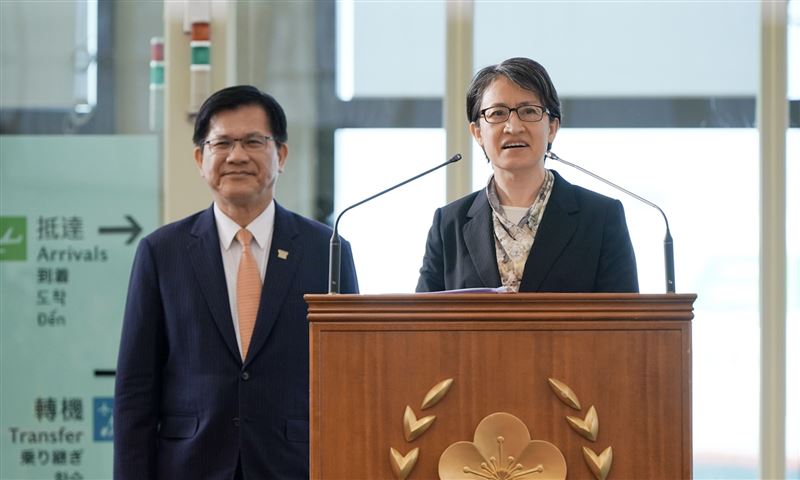 副總統蕭美琴應邀赴歐洲出席「對中政策跨國議會聯盟」（IPAC）布魯塞爾年會演講返國談話。（圖／外交部提供）