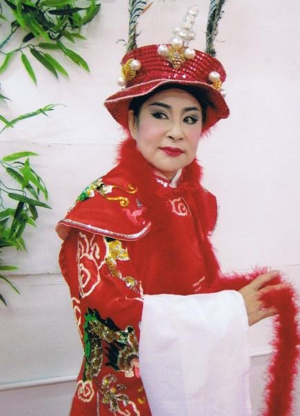 歌仔戲演員洪秀玉（圖）也透露，當地民眾普遍對鞭刑又怕又服氣，因為「打一鞭就半死，皮肉裂開。」（圖／翻攝自‪洪秀玉部落格）