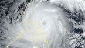 鳳凰颱風將橫掃台灣！環流巨大但「風場不均勻」　鄭明典曬一圖示警（圖／翻攝自鄭明典臉書）