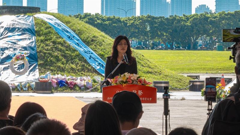 鄭麗文出席「五〇年代白色恐怖受難者追思秋祭慰靈大會」。（圖／翻攝自鄭麗文臉書）