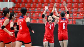 台灣U16女排賽前僅集訓15天的台灣女排締造驚奇，一路闖進冠軍戰，雖然最終不敵韓國，但拿亞軍仍創下驚奇。（圖／AVC亞洲排球聯合會提供）