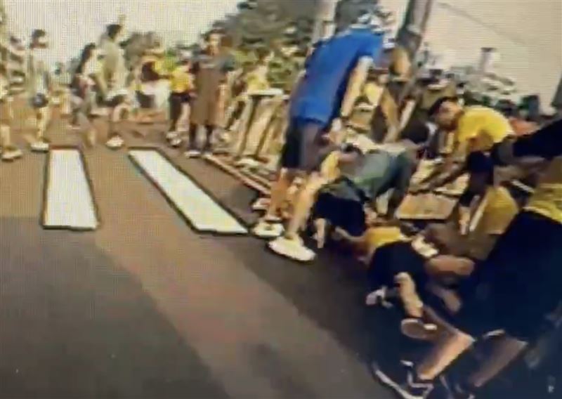 62歲張姓選手突然昏迷路倒。（圖／民眾提供）
