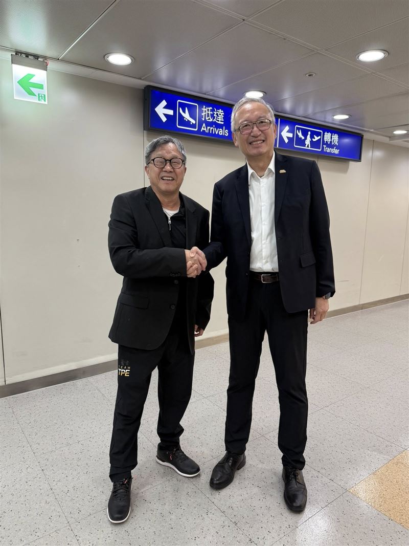 副總統蕭美琴7日在歐洲議會發表演說，駐歐盟兼比利時代表謝志偉、外交部政務次長吳志中付出不少努力。圖為2人今年8月合照。（圖／翻攝吳志中臉書）