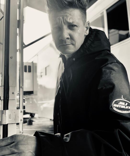 分手後，周依表示雷納情緒失控，甚至揚言要報警舉報她給移民單位。（圖／翻攝自傑瑞米雷納IG）