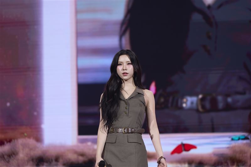 AYEON離鄉背井來台發展，韓國的家人也親赴現場支持。（圖／天空娛樂提供）