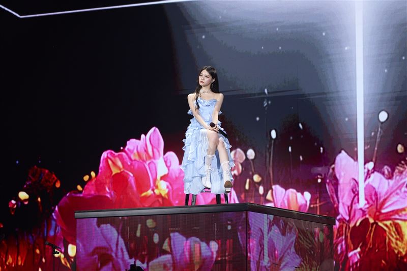 許媛媛回到家鄉高雄開唱，提到媽媽便感性爆哭。（圖／天空娛樂提供）