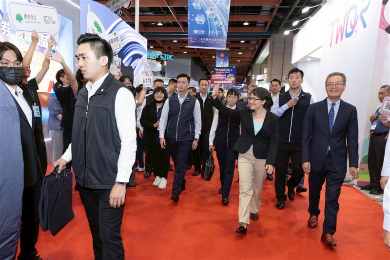 副總統蕭美琴今（9）日參觀「2025 台北國際金融博覽會」。（圖／總統府提供）
