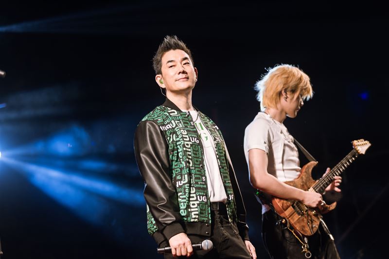 59歲任賢齊為田中馬拉松獻唱多首經典歌曲。（圖／2025台灣米倉田中馬拉松提供）