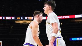 洛杉磯湖人近期5連勝遭到亞特蘭大老鷹中斷。（圖／翻攝自X平台 @Lakers）