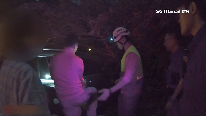 2歲男童意外反鎖車內