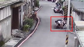 警方逮捕詐團監控手陳男。（圖／翻攝畫面）