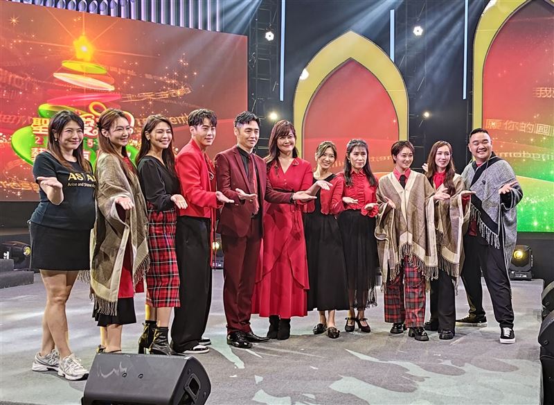 林道遠（右起）、小薰、張文綺、周子寒、靜香、陳維齡、宋逸民、吳東諺、白家綺、李又汝、鄭亦真。（圖／記者鍾智凱攝影）