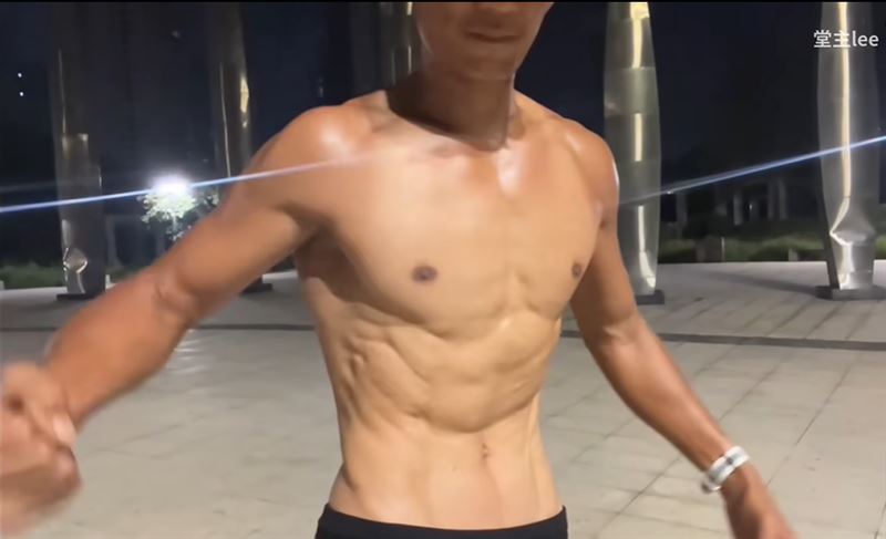 堂主lee展現1000天訓練成果。（圖／翻攝自堂主lee小紅書）