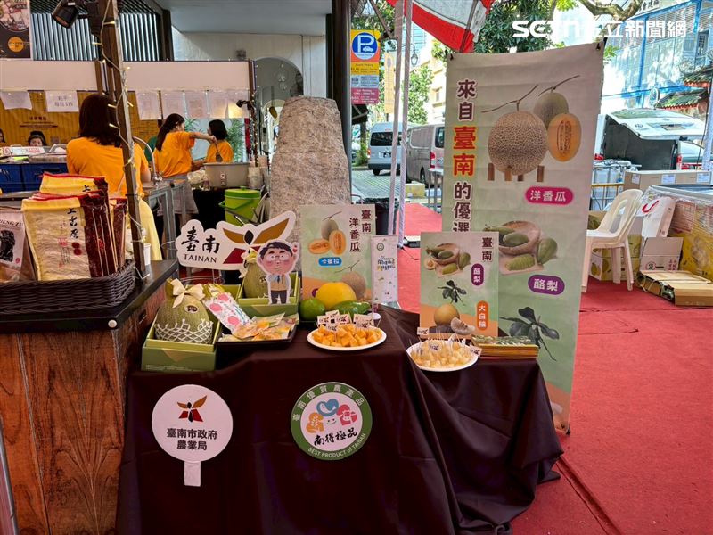 台南洋香瓜、大白柚在新加坡相當熱銷。（圖／南市府提供）