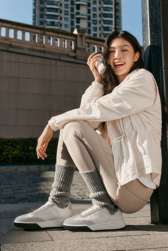 ECCO針對城市漫遊與戶外探索分別推出舒適且時尚的造型選擇，多款服飾及鞋款單品。（圖／品牌業者提供）