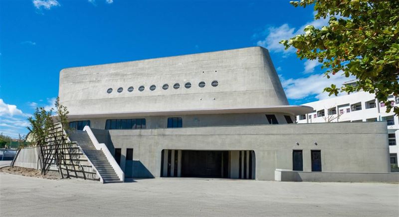 誠品書店將於11.15進駐屏東最新藝文地標「恆春文化中心劇場館」1樓試營運。圖為恆春文化中心劇場館外觀3D示意圖。（圖／品牌業者提供）