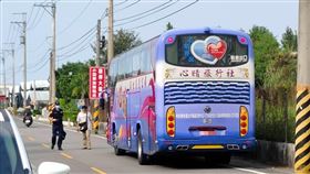 新社花海、遊覽車、機車、摔車（圖／翻攝畫面）