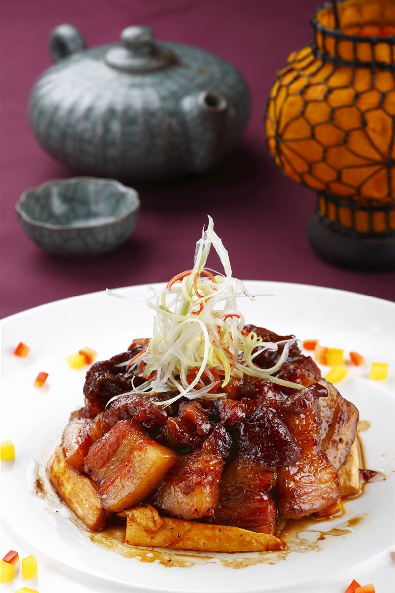 點用「大宋風華雅宴」的食客，可以品嘗到宋徽宗壽宴菜色之一的「爆肉」。（圖／飯店旅宿業者提供）