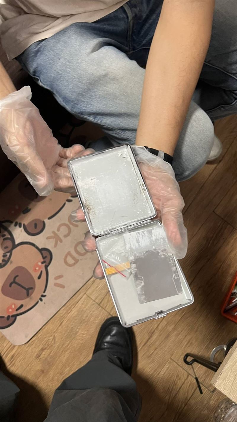 警方在黃男家中查獲的少量K他命。（圖／翻攝畫面）