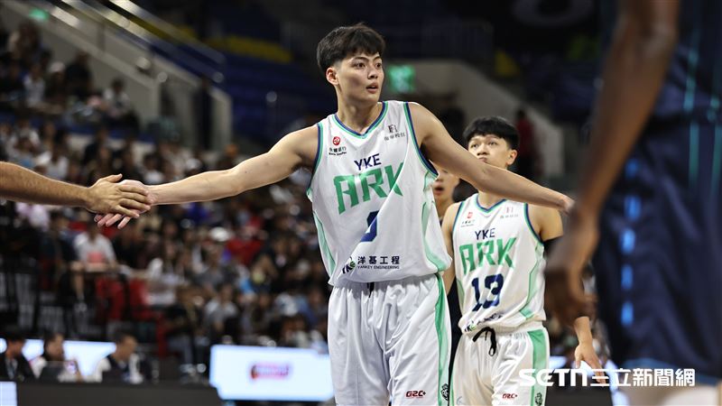 勇士狂飆21顆三分 洋基工程首秀慘敗27分