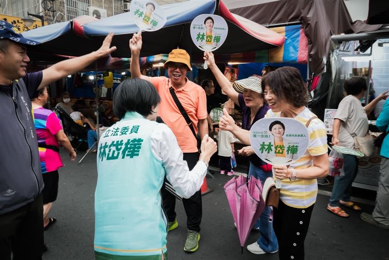 走進旗山、聽見每一位鄉親的聲音　林岱樺打造更貼心的照護網。（圖／林岱樺辦公室提供）