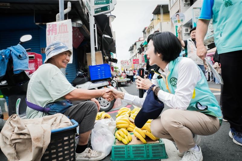 走進旗山、聽見每一位鄉親的聲音　林岱樺打造更貼心的照護網。（圖／林岱樺辦公室提供）