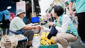 走進旗山、聽見每一位鄉親的聲音　林岱樺打造更貼心的照護網。（圖／林岱樺辦公室提供）