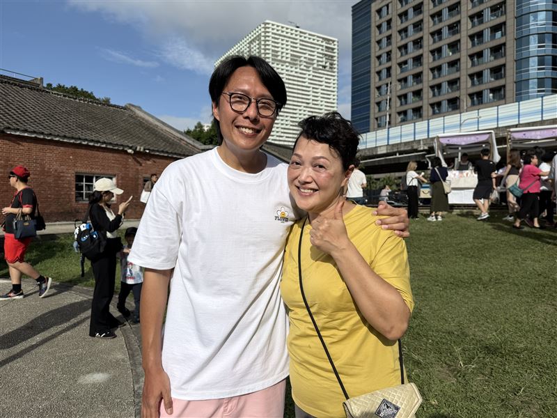 張啟樂剛升格新手爸，媽媽也特別從香港來台力挺。（圖／好友港節提供）